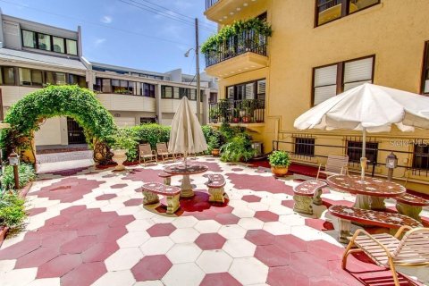Condo in Saint Petersburg, Florida, 3 rooms  № 1614413 - photo 18
