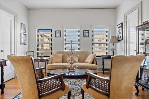 Condo in Saint Petersburg, Florida, 3 rooms  № 1614413 - photo 15
