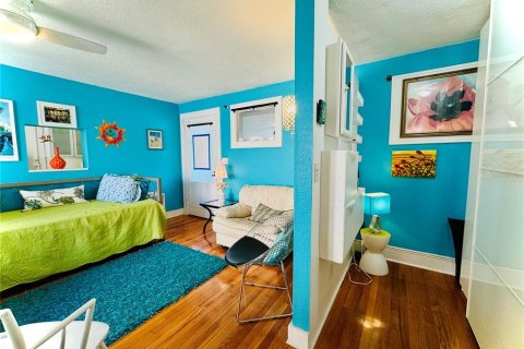 Condo in Saint Petersburg, Florida, 3 rooms  № 1614413 - photo 7