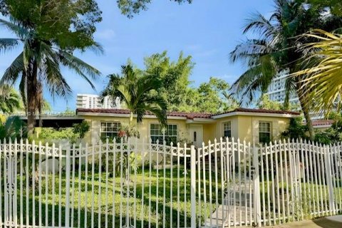 Villa ou maison à vendre à Miami, Floride: 2 chambres, 99.22 m2 № 1966532 - photo 3
