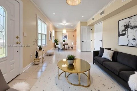 Villa ou maison à vendre à Miami, Floride: 2 chambres, 99.22 m2 № 1966532 - photo 4
