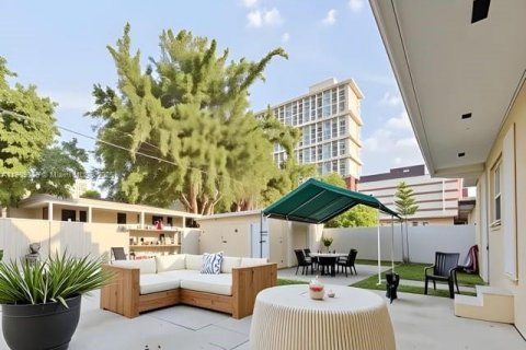 Villa ou maison à vendre à Miami, Floride: 2 chambres, 99.22 m2 № 1966532 - photo 13