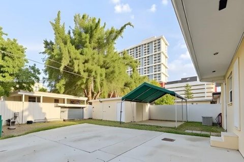 Villa ou maison à vendre à Miami, Floride: 2 chambres, 99.22 m2 № 1966532 - photo 15