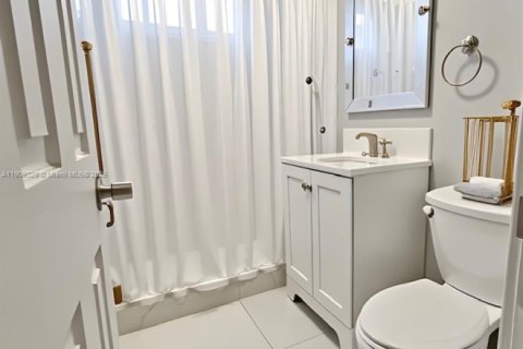 Villa ou maison à vendre à Miami, Floride: 2 chambres, 99.22 m2 № 1966532 - photo 11