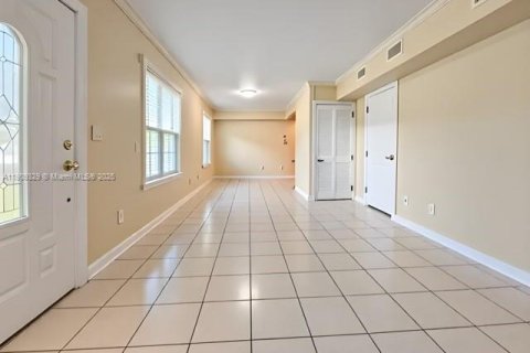 Villa ou maison à vendre à Miami, Floride: 2 chambres, 99.22 m2 № 1966532 - photo 9