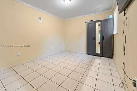 Villa ou maison à vendre à Miami, Floride: 2 chambres, 99.22 m2 № 1966532 - photo 16