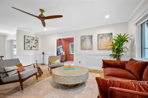 House in Saint Petersburg, Florida 2 bedrooms, 121.14 sq.m. № 1872880 - photo 11