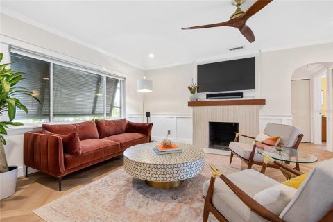 House in Saint Petersburg, Florida 2 bedrooms, 121.14 sq.m. № 1872880 - photo 8