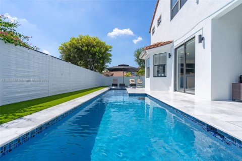 Casa en venta en Miami, Florida, 4 dormitorios, 222.13 m2 № 1897683 - foto 4