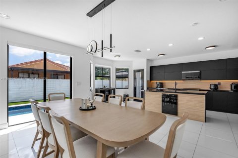 Casa en venta en Miami, Florida, 4 dormitorios, 222.13 m2 № 1897683 - foto 14