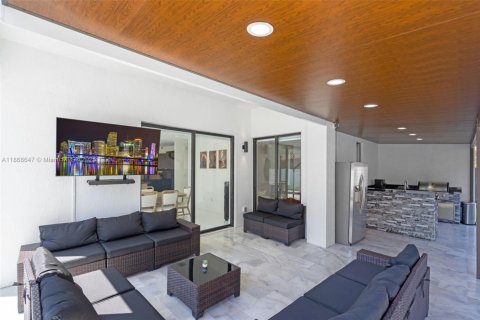 Casa en venta en Miami, Florida, 4 dormitorios, 222.13 m2 № 1897683 - foto 27