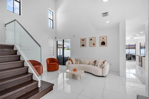 Casa en venta en Miami, Florida, 4 dormitorios, 222.13 m2 № 1897683 - foto 7
