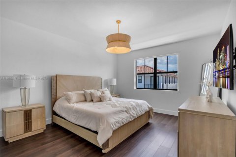 Casa en venta en Miami, Florida, 4 dormitorios, 222.13 m2 № 1897683 - foto 19