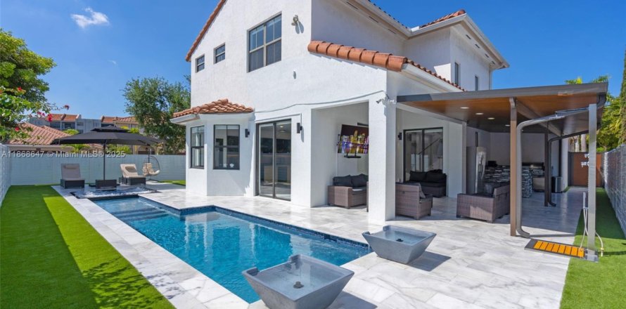 Casa en Miami, Florida 4 dormitorios, 222.13 m2 № 1897683