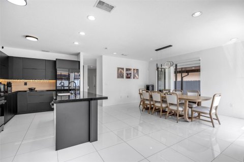 Casa en venta en Miami, Florida, 4 dormitorios, 222.13 m2 № 1897683 - foto 8