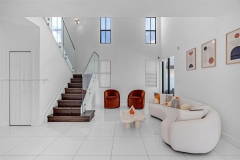 Casa en venta en Miami, Florida, 4 dormitorios, 222.13 m2 № 1897683 - foto 9