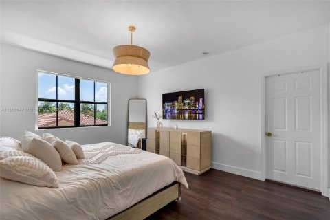 Casa en venta en Miami, Florida, 4 dormitorios, 222.13 m2 № 1897683 - foto 20