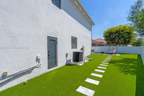 Casa en venta en Miami, Florida, 4 dormitorios, 222.13 m2 № 1897683 - foto 25