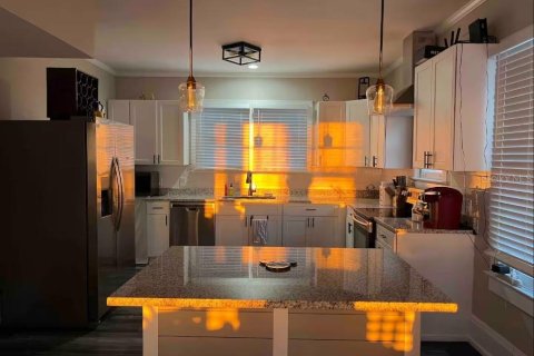 House in Haines City, Florida 5 bedrooms, 310.76 sq.m. № 2238404 - photo 9
