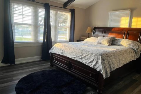 House in Haines City, Florida 5 bedrooms, 310.76 sq.m. № 2238404 - photo 15