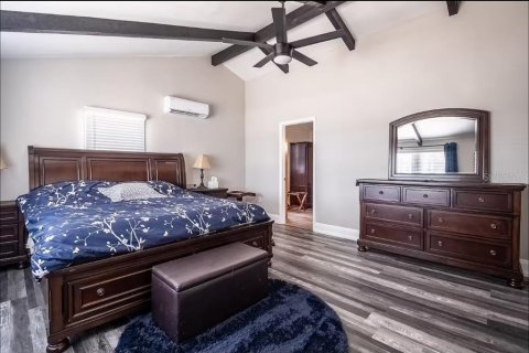 House in Haines City, Florida 5 bedrooms, 310.76 sq.m. № 2238404 - photo 14