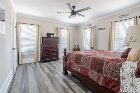House in Haines City, Florida 5 bedrooms, 310.76 sq.m. № 2238404 - photo 20