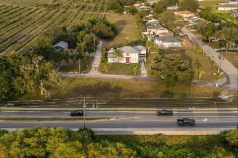 House in Haines City, Florida 5 bedrooms, 310.76 sq.m. № 2238404 - photo 3