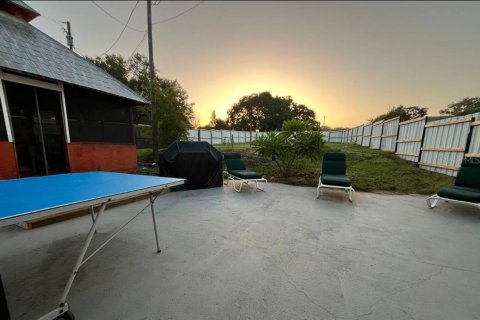 House in Haines City, Florida 5 bedrooms, 310.76 sq.m. № 2238404 - photo 28