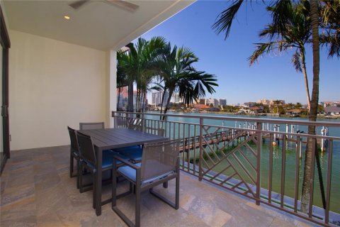 Touwnhouse à vendre à Clearwater, Floride: 4 chambres, 259.57 m2 № 2151214 - photo 2