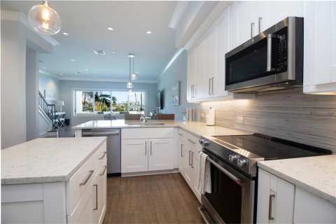 Touwnhouse à vendre à Clearwater, Floride: 4 chambres, 259.57 m2 № 2151214 - photo 12