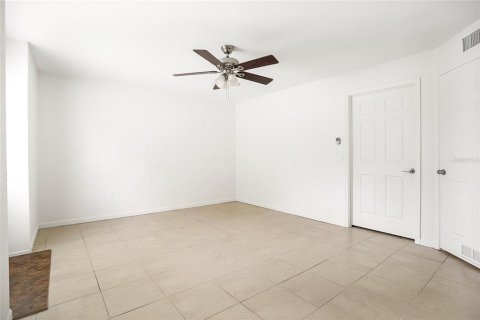 Condo in Orlando, Florida, 2 bedrooms  № 2219094 - photo 11