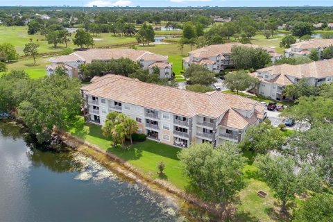Condo in Orlando, Florida, 2 bedrooms  № 2219094 - photo 18