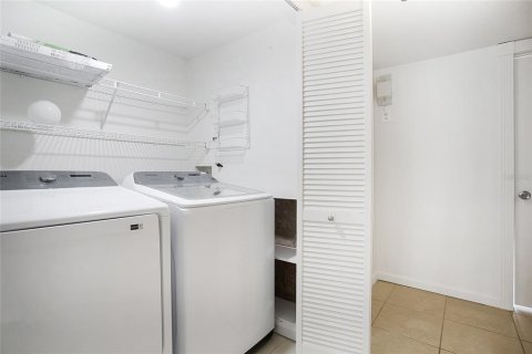 Condo in Orlando, Florida, 2 bedrooms  № 2219094 - photo 16