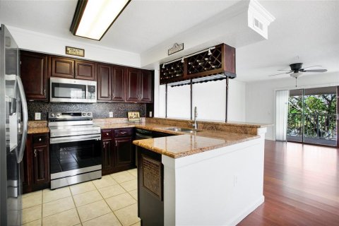 Condo in Orlando, Florida, 2 bedrooms  № 2219094 - photo 9