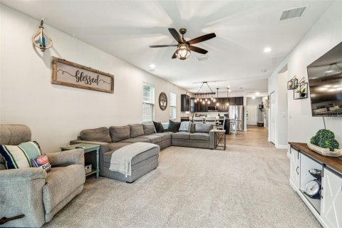 House in CONNERTON

 in Land O' Lakes, Florida 3 bedrooms, 194.26 sq.m. № 1677692 - photo 6