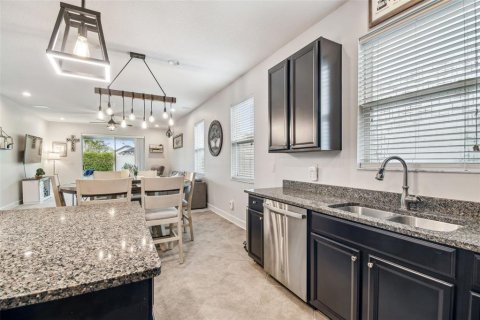 House in CONNERTON

 in Land O' Lakes, Florida 3 bedrooms, 194.26 sq.m. № 1677692 - photo 13