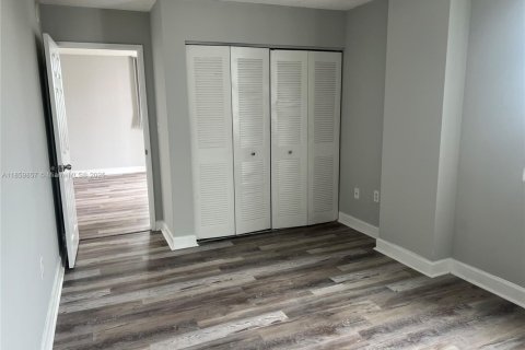 Copropriété à louer à Miami, Floride: 2 chambres, 84.91 m2 № 1889211 - photo 11