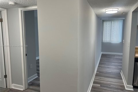 Copropriété à louer à Miami, Floride: 2 chambres, 84.91 m2 № 1889211 - photo 23