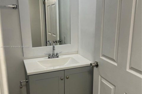 Copropriété à louer à Miami, Floride: 2 chambres, 84.91 m2 № 1889211 - photo 24