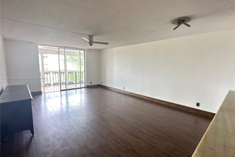 Apartamento en alquiler en Hallandale Beach, Florida, 2 dormitorios, 101.45 m2 № 1941806 - foto 5
