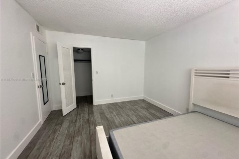 Apartamento en alquiler en Hallandale Beach, Florida, 2 dormitorios, 101.45 m2 № 1941806 - foto 9