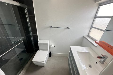 Apartamento en alquiler en Hallandale Beach, Florida, 2 dormitorios, 101.45 m2 № 1941806 - foto 13