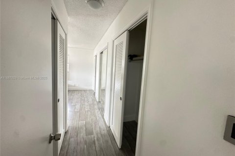 Apartamento en alquiler en Hallandale Beach, Florida, 2 dormitorios, 101.45 m2 № 1941806 - foto 12