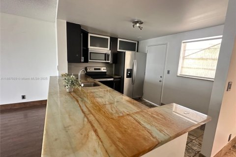 Apartamento en alquiler en Hallandale Beach, Florida, 2 dormitorios, 101.45 m2 № 1941806 - foto 3