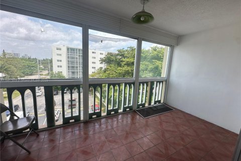 Apartamento en alquiler en Hallandale Beach, Florida, 2 dormitorios, 101.45 m2 № 1941806 - foto 6
