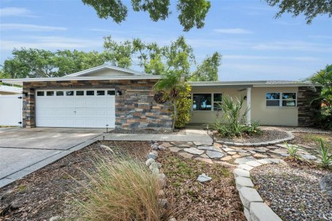 House in Seminole, Florida 3 bedrooms, 172.61 sq.m. № 2275711