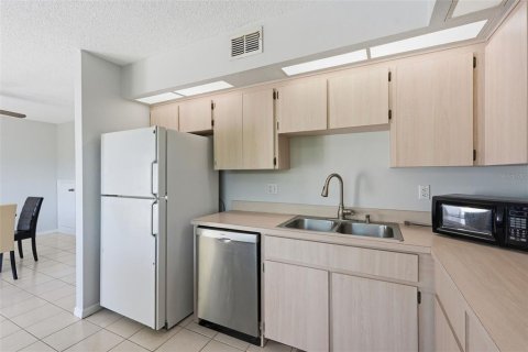 Townhouse in Pinellas Park, Florida 3 bedrooms, 138.42 sq.m. № 2130952 - photo 11