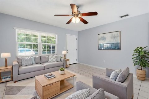 Townhouse in Pinellas Park, Florida 3 bedrooms, 138.42 sq.m. № 2130952 - photo 7