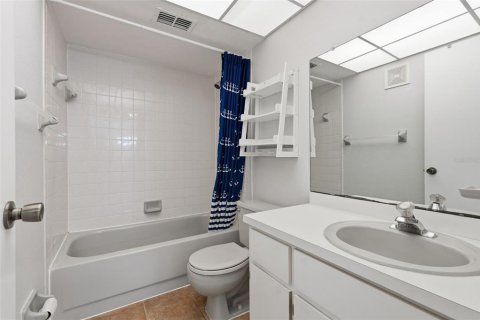 Townhouse in Pinellas Park, Florida 3 bedrooms, 138.42 sq.m. № 2130952 - photo 26