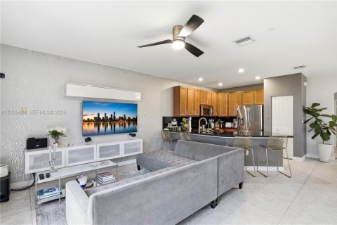 Touwnhouse à vendre à Miami, Floride: 3 chambres, 167.04 m2 № 2085674 - photo 15